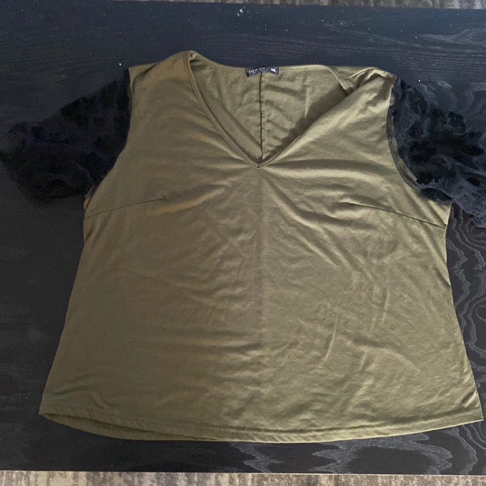 Green casual T-shirt